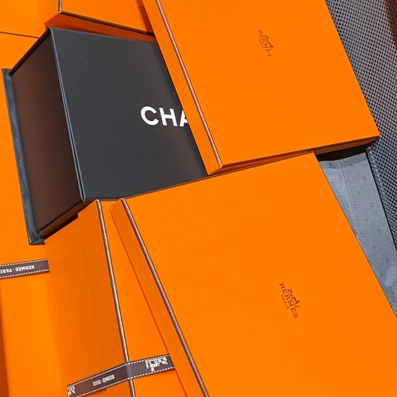 Meet your Posher, Jessica - Picture 2 of 2